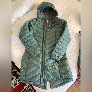 Lolë Lightweight Down Coat / Manteau duvet léger – M